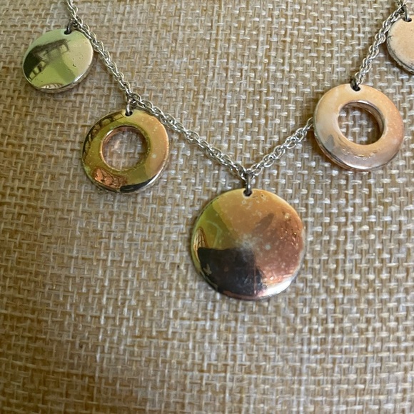 Elegant Silver Necklace with Circular Pendants - Picture 3 of 8